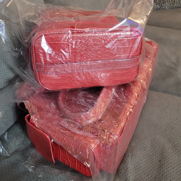 NWOT overnight bag - Picture 12 of 12